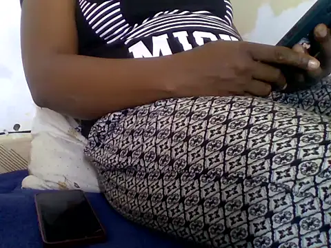 Hot-zeenah online show from November 11, 2025, 9:53 am