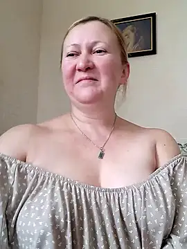 blondyaguar online show from December 3, 2024, 10:17 am