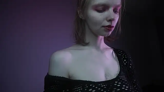 ginger hugs online show from October 21, 2025, 10:10 pm