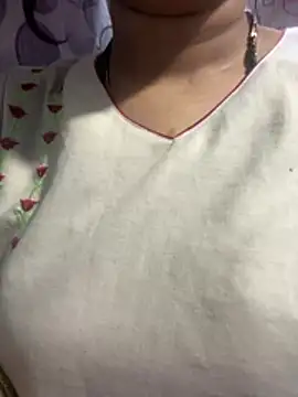 Spicy sari girl online show from May 17, 2026, 1:58 am