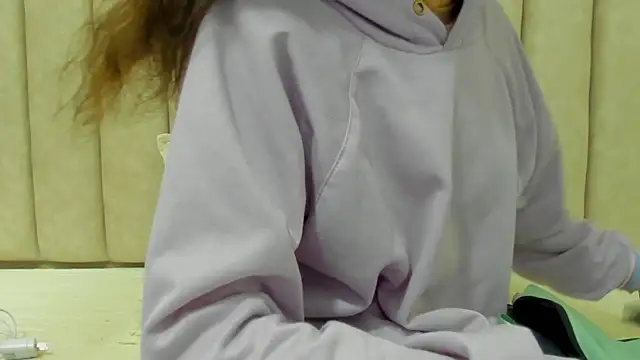 FreyaMoller online show from October 15, 2025, 6:19 pm