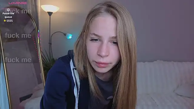 Elis Fox online show from May 15, 2026, 11:06 am