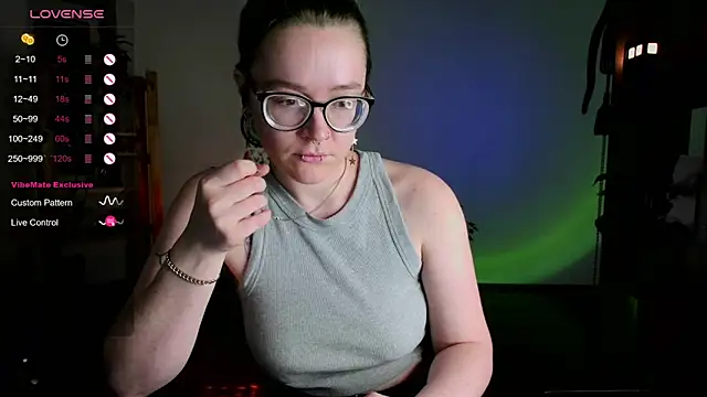 Snapshot of alisahug chatting on January 25, 2025, 4:35 pm alisahug online show from January 25, 2025, 4:35 pm