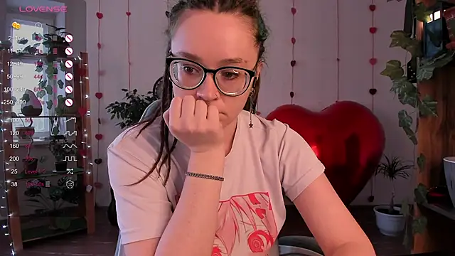 Snapshot of alisahug chatting on February 14, 2025, 11:31 am alisahug online show from February 14, 2025, 11:31 am