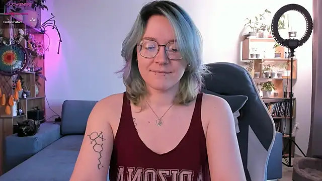 Snapshot of alisahug chatting on October 13, 2025, 9:53 am alisahug online show from October 13, 2025, 9:53 am