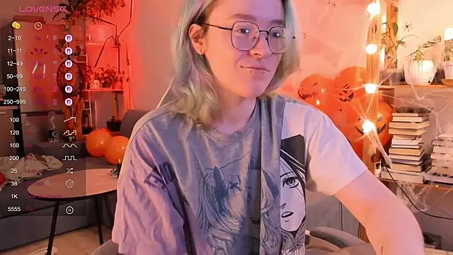 Snapshot of alisahug chatting on October 23, 2025, 8:35 am alisahug online show from October 23, 2025, 8:35 am