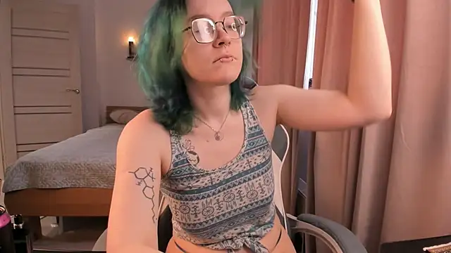 alisahug online show from November 19, 2025, 6:35 am