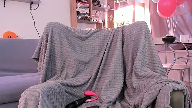 alisahug online show from December 3, 2025, 8:34 am