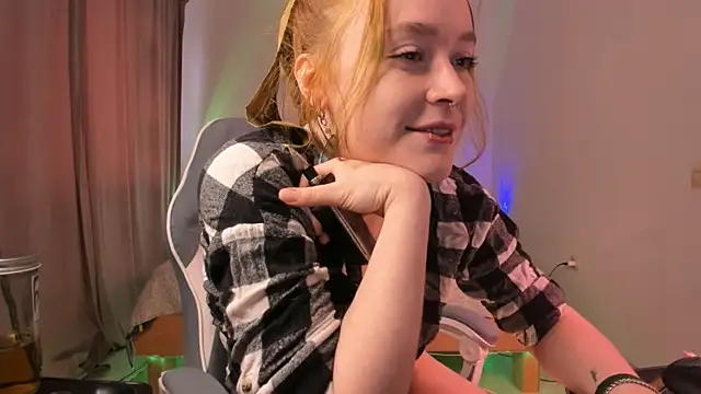 alisahug online show from April 19, 2026, 12:26 pm