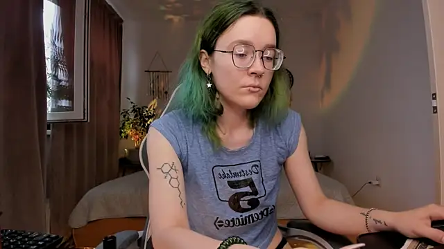 alisahug online show from July 3, 2026, 3:57 am