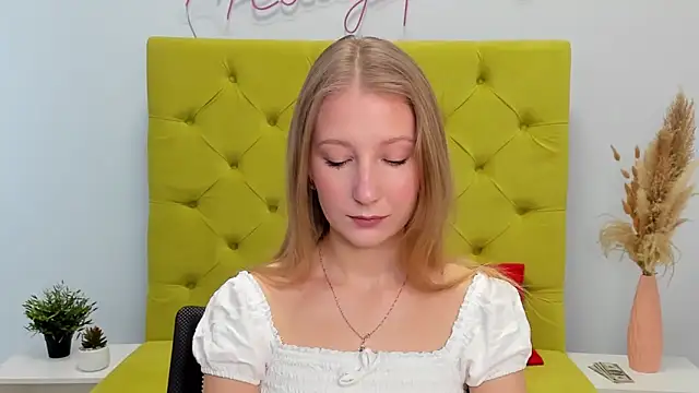 LolaWilsons online show from February 10, 2026, 7:12 am