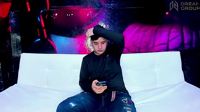 SlimLoves online show from November 5, 2025, 9:48 pm