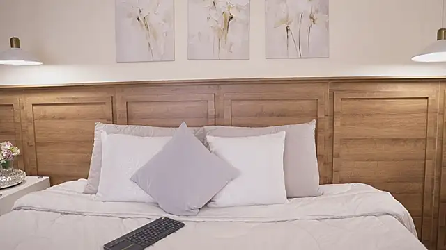 Amber Rush  online show from April 9, 2026, 11:43 pm