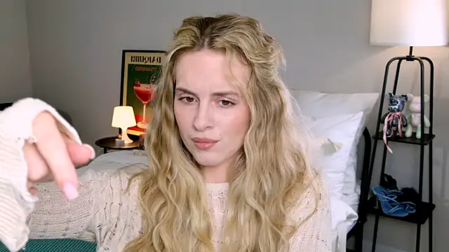 RozzitaBedberry online show from October 9, 2025, 1:09 pm