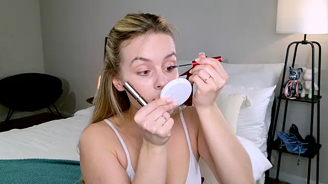 RozzitaBedberry online show from November 5, 2025, 11:10 am