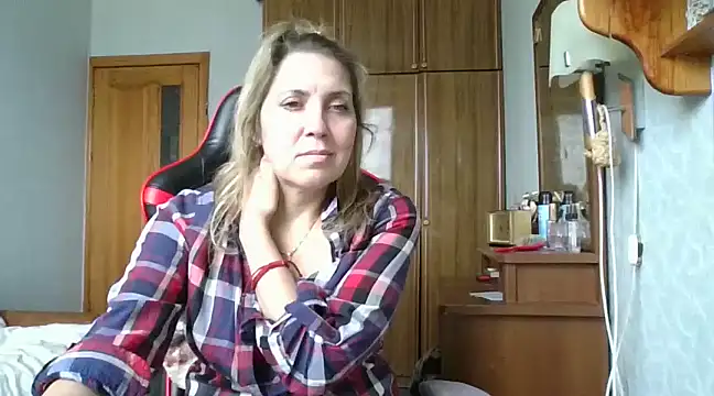 Snapshot of IrinaB1 chatting on February 15, 2025, 1:38 pm IrinaB1 online show from February 15, 2025, 1:38 pm