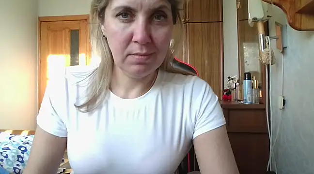 Snapshot of IrinaB1 chatting on February 19, 2025, 2:01 pm IrinaB1 online show from February 19, 2025, 2:01 pm