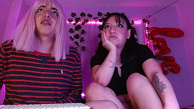 Snapshot of the_lesbian_game chatting on February 28, 2025, 6:21 am the lesbian game online show from February 28, 2025, 6:21 am