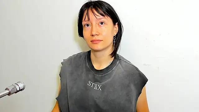lizzy davis 1 online show from May 15, 2026, 11:50 am