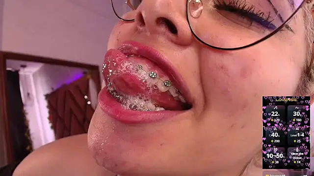 Haelycute online show from October 8, 2025, 2:58 pm