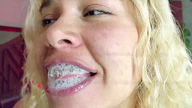 Haelycute online show from February 28, 2026, 12:39 pm