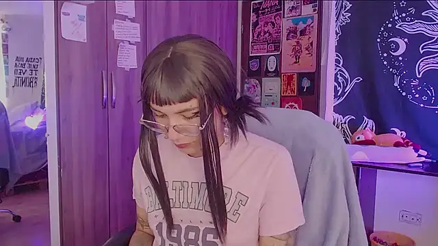 melissahowl online show from November 24, 2025, 2:28 pm