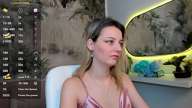 pretty little thing online show from January 15, 2025, 4:21 pm