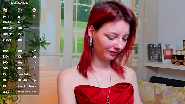 pretty little thing online show from February 6, 2025, 12:05 pm