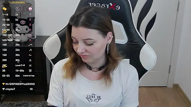 pretty little thing online show from May 31, 2026, 6:31 pm