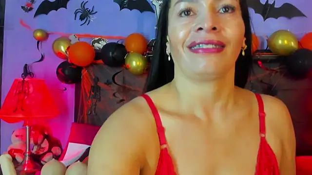 Snapshot of MaduraLuciana chatting on October 18, 2025, 10:49 am MaduraLuciana online show from October 18, 2025, 10:49 am