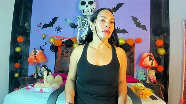 Snapshot of MaduraLuciana chatting on October 21, 2025, 11:00 am MaduraLuciana online show from October 21, 2025, 11:00 am