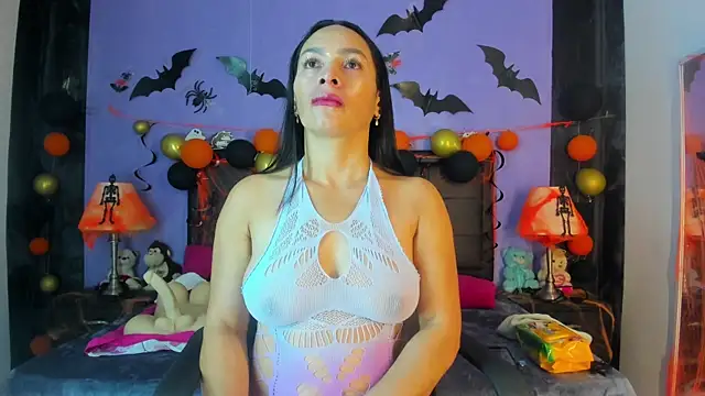 Snapshot of MaduraLuciana chatting on October 25, 2025, 10:45 am MaduraLuciana online show from October 25, 2025, 10:45 am