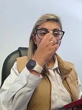 Cata Office-12 online show from November 8, 2025, 5:01 pm