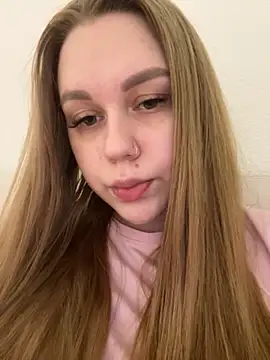 Marylallka5 online show from May 13, 2026, 2:25 pm