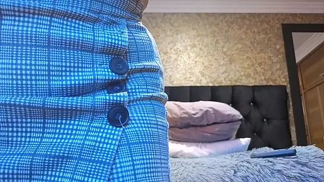 emma xuee online show from October 17, 2025, 12:01 am