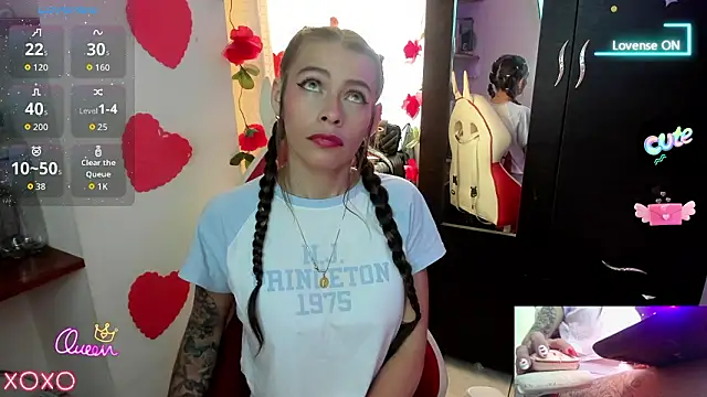 sweetlittlelisa online show from March 11, 2026, 8:37 pm