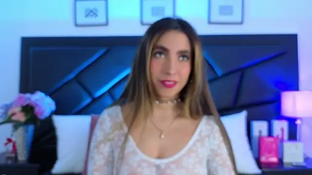 SophieCarther online show from December 4, 2025, 12:25 pm