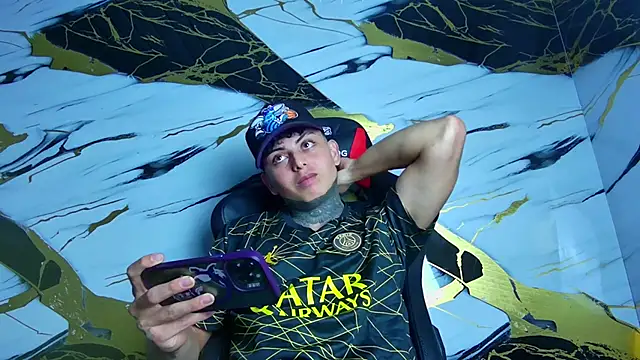 Kevin22 222 online show from January 27, 2025, 6:52 am