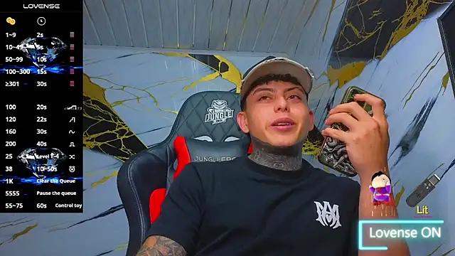 Kevin22 222 online show from December 19, 2025, 4:08 am