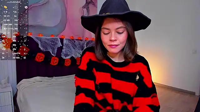 Kelly Cuutie online show from October 24, 2025, 1:24 am