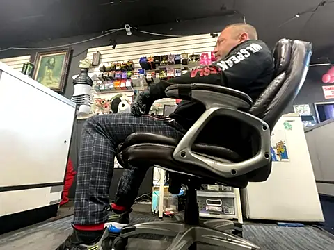 RawRyder8 online show from November 6, 2025, 9:48 pm