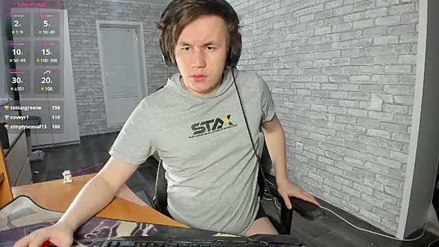 iliaskrislove online show from February 18, 2025, 9:53 pm