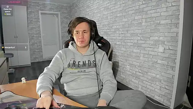 iliaskrislove online show from February 22, 2025, 8:20 pm
