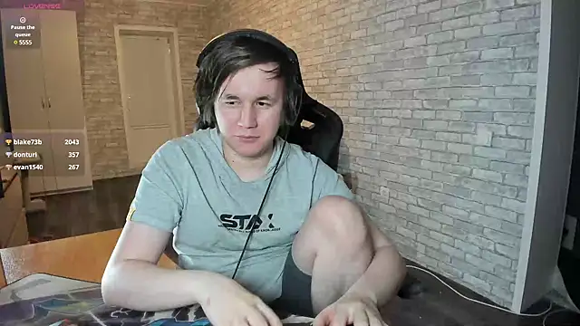 iliaskrislove online show from March 5, 2025, 12:49 am