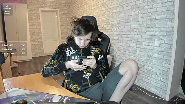 iliaskrislove online show from March 8, 2025, 4:17 pm