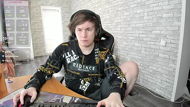 iliaskrislove online show from March 17, 2025, 11:53 am