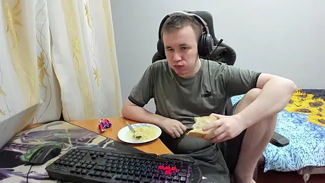 iliaskrislove online show from October 24, 2025, 4:14 pm