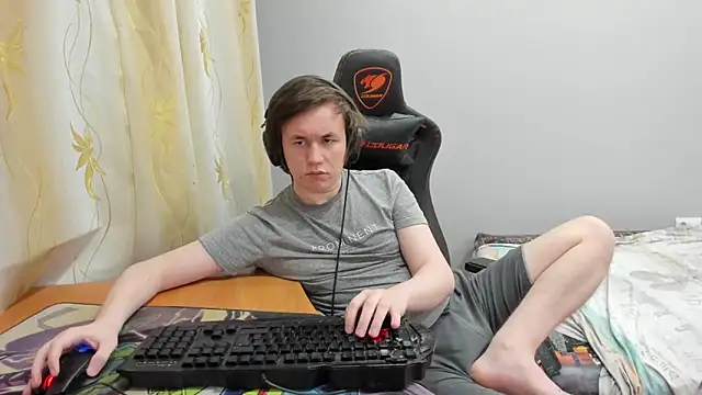 iliaskrislove online show from April 13, 2026, 10:26 pm