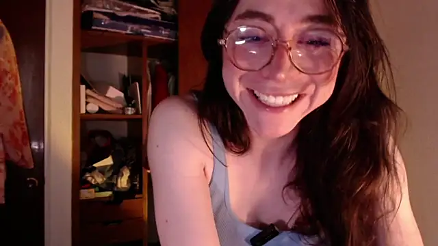 Snapshot of emily_pearl_ chatting on October 10, 2025, 9:14 pm emily pearl online show from October 10, 2025, 9:14 pm