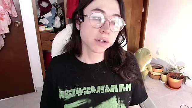 Snapshot of emily_pearl_ chatting on October 11, 2025, 1:31 pm emily pearl online show from October 11, 2025, 1:31 pm